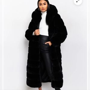Akira Faux Fur Black Luxurious